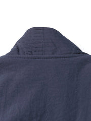 ジャケットの大ポケットとVネックカラーブロックデザインのディテール