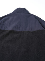 ジャケットの大ポケットとVネックカラーブロックデザインのディテール