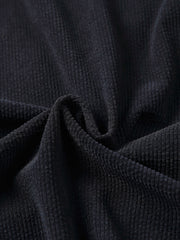 ジャケットの大ポケットとVネックカラーブロックデザインのディテール