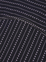 詳細画像: ハートパターン抜染とレトロなワークボタンのディテール