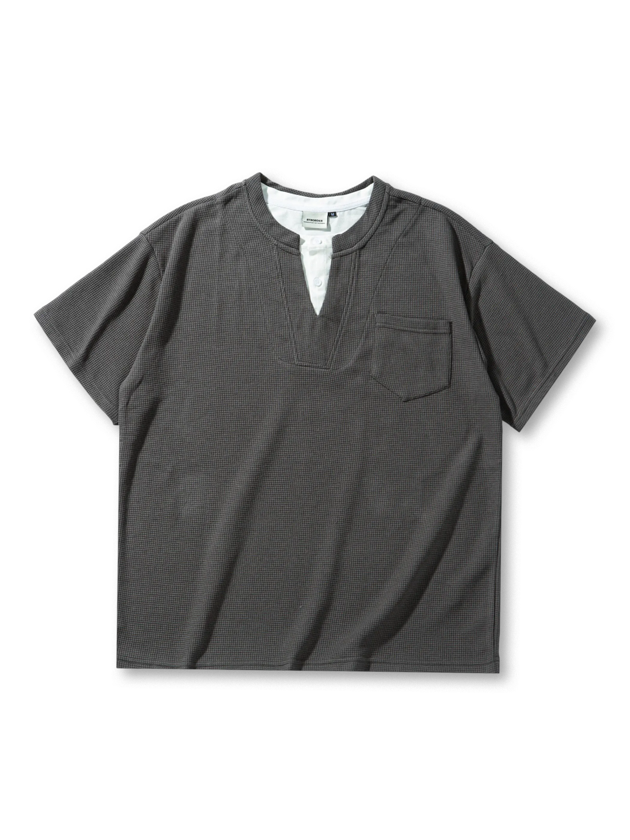 クラシックワッフル生地使用、異素材切り替えのフェイクレイヤードTシャツ。ルーズシルエット。