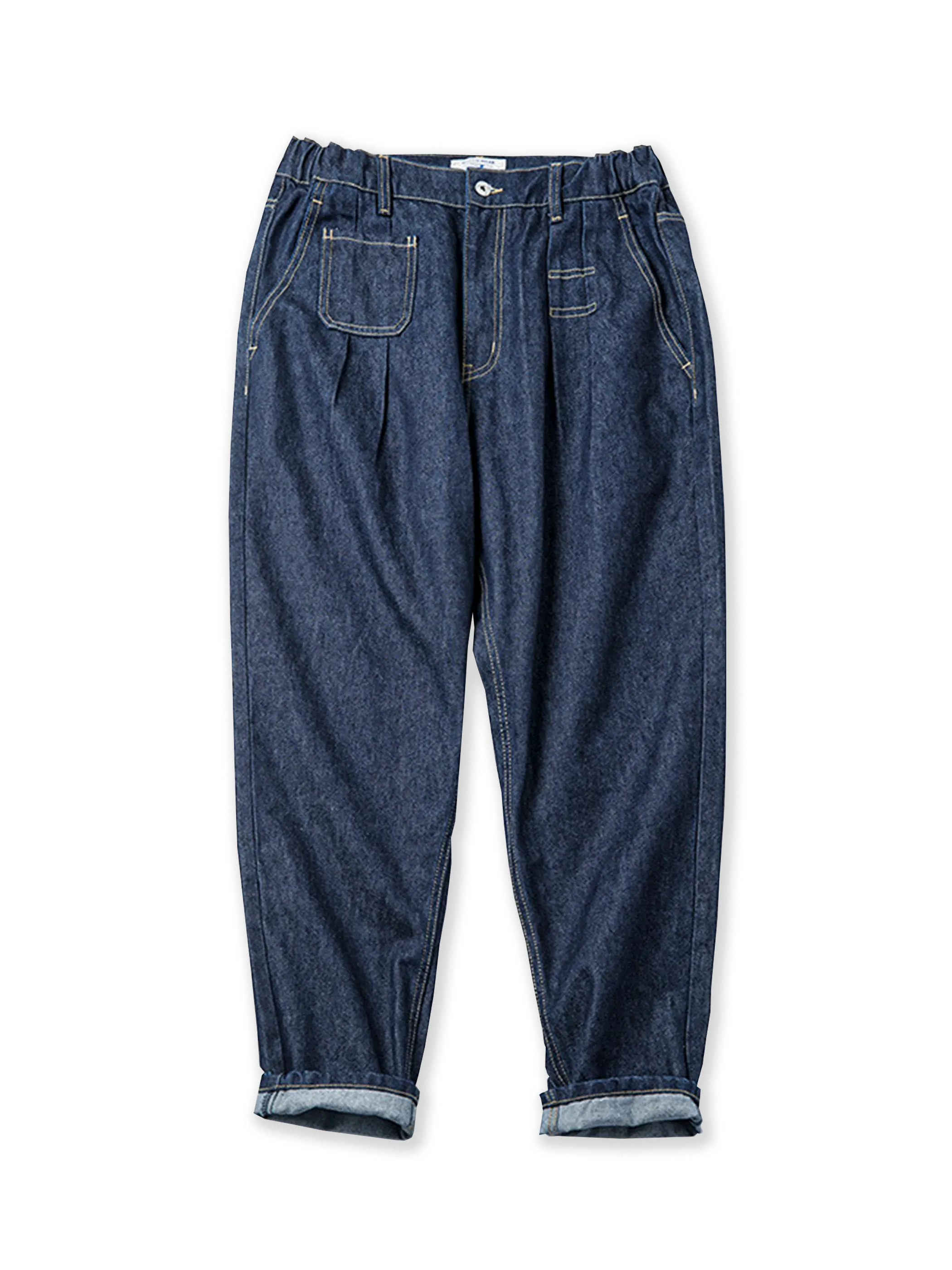 ツープリーツとウエストゴムを備えた12.8ozコットン×ポリエステル混紡デニムのテーパードパンツ。アシンメトリーポケットとムーンバックルがアクセントのヴィンテージ風デザイン。