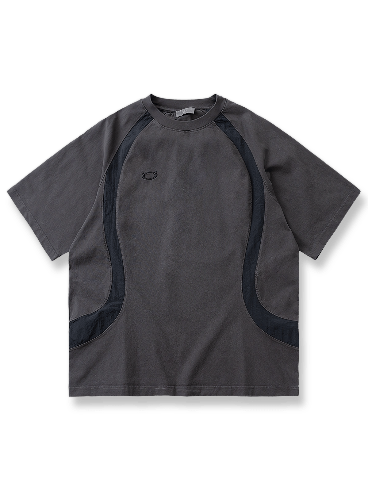 洗い加工とカラーブロックデザインのヴィンテージ風半袖Tシャツ。