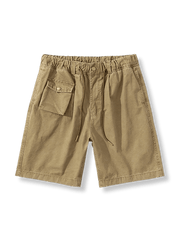 ウォッシュドダメージ加工のルーズカーゴショーツ。