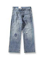 ウォッシュ加工ダメージワイドレッグジーンズ。