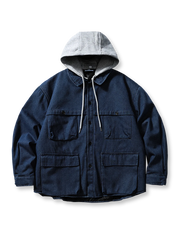 ウォッシュドデニム素材とグレーフード付きの中綿ジャケット