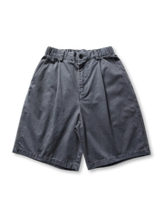 ダブルプリーツと大型カーゴポケットが特徴のヴィンテージウォッシュカーゴショーツ