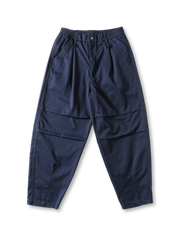 ウォッシュ加工と二本プリーツが映えるリラックスワイドパンツ