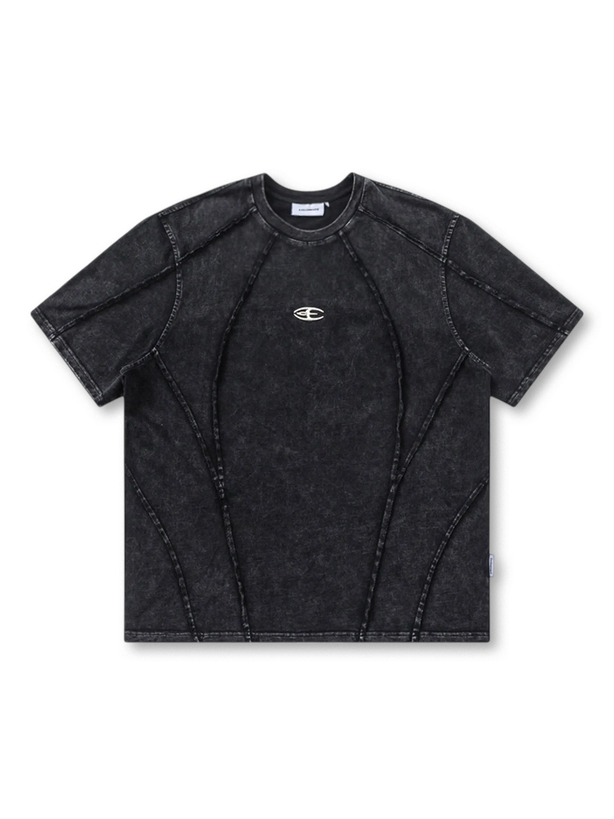 ウォッシュド加工とパネルステッチが特徴の90年代風ストリートスタイルTシャツ