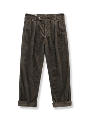ヴィンテージ感あふれるガーメントウォッシュ加工のコーデュロイパンツ。
