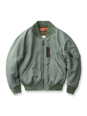 撥水性ナイロンとラムウールライナー付きの厚手MA‑1フライトジャケット。