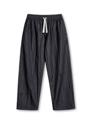 水波紋プリーツ技術使用のTRツイル座禅パンツ。ゴムウエストと複数ポケット付き。