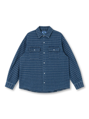 ウェーブ柄デニムの重酵素洗い仕上げと丸みのあるポケット縁が特徴のヴィンテージ長袖シャツ