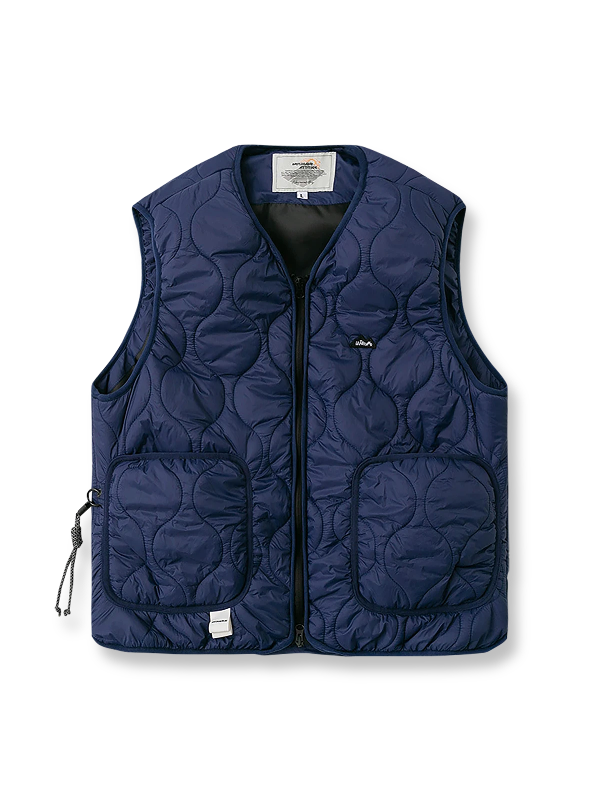 ウェーブキルティングが特徴の軽量中綿ベスト・秋冬の重ね着に最適