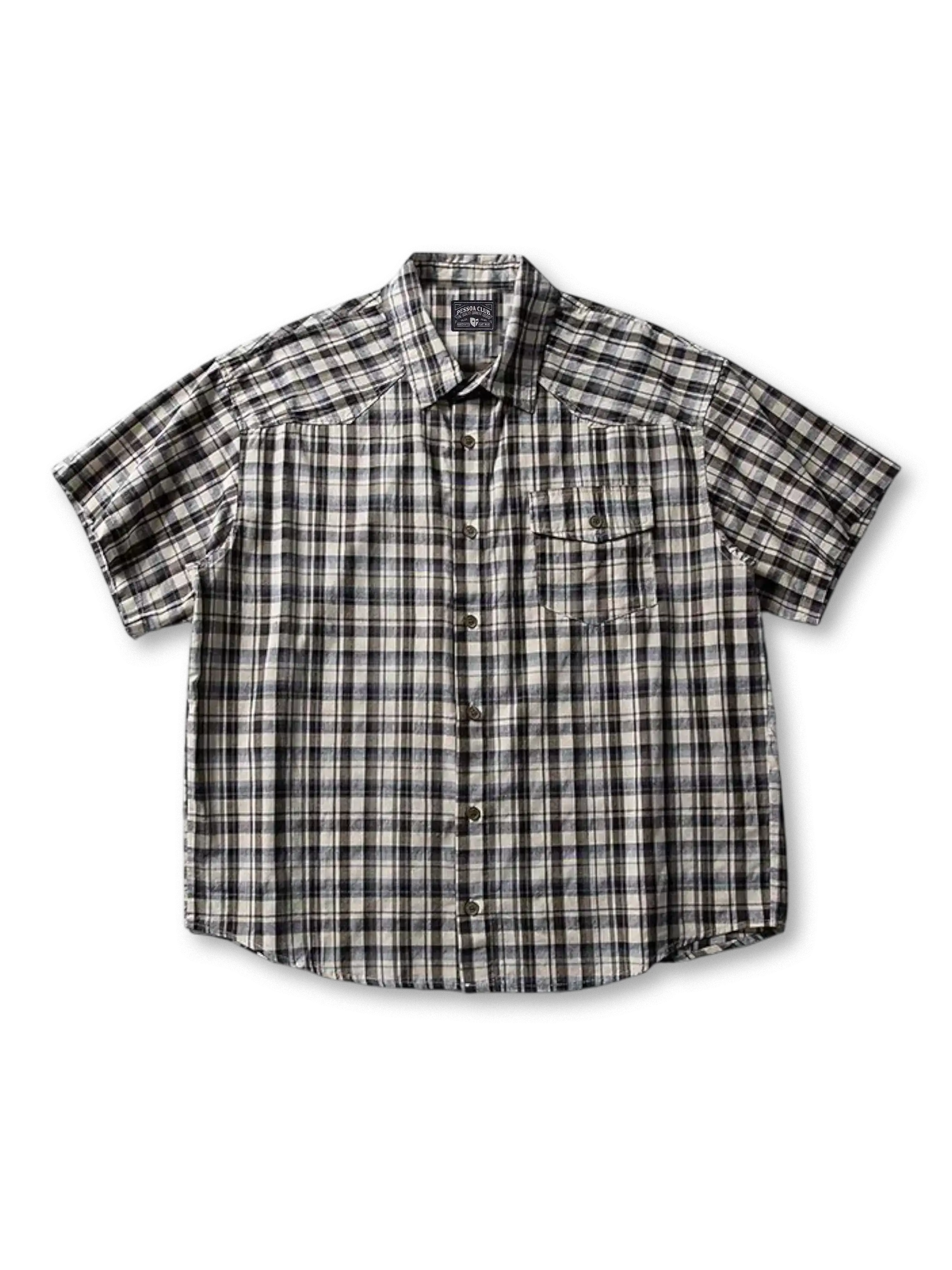 テラコッタレッドのウエスタンシャツ、ナバホ風刺繍とメタルターコイズボタンを配した前面全体像。