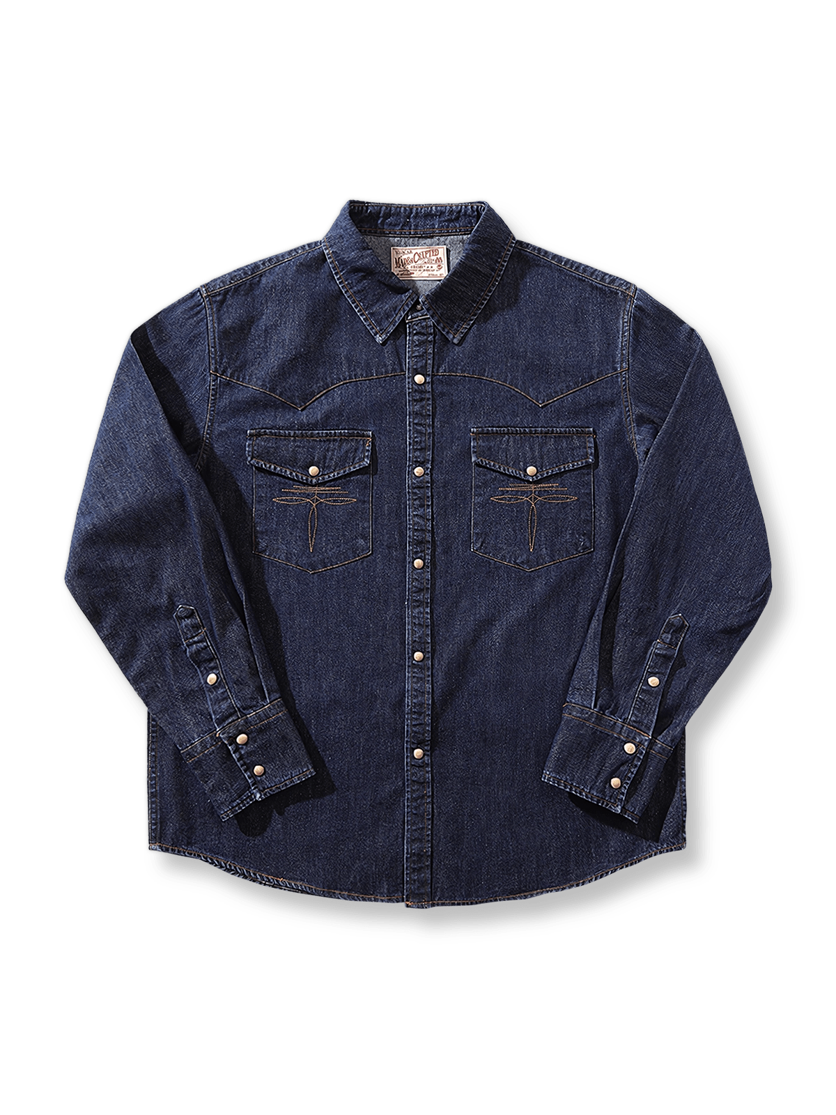 パールスナップとウォッシュ加工が映えるウェスタン風デニムシャツ