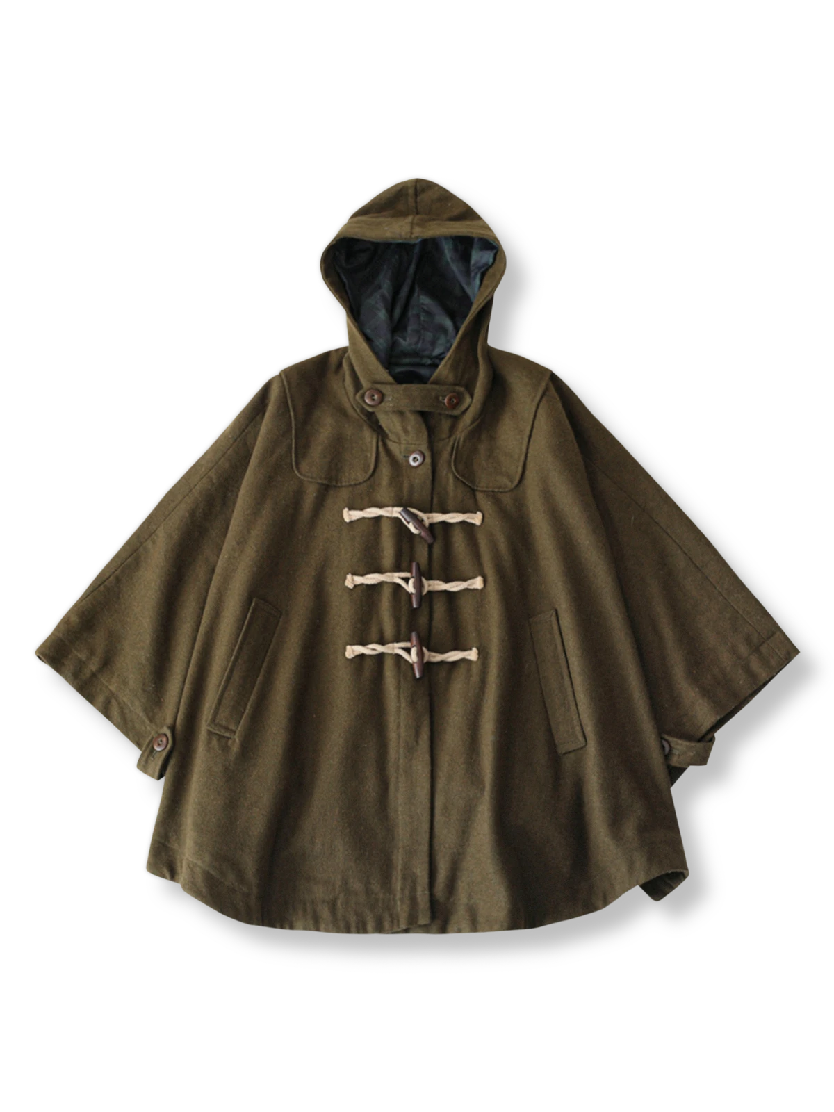 ウール混紡素材のケープコート