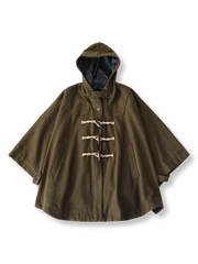 ウール混紡素材のケープコート