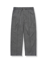 ウール混紡素材のワイドシルエットスラックス