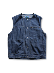 ボタン開閉と大型ポケットが際立つワークデニムベスト