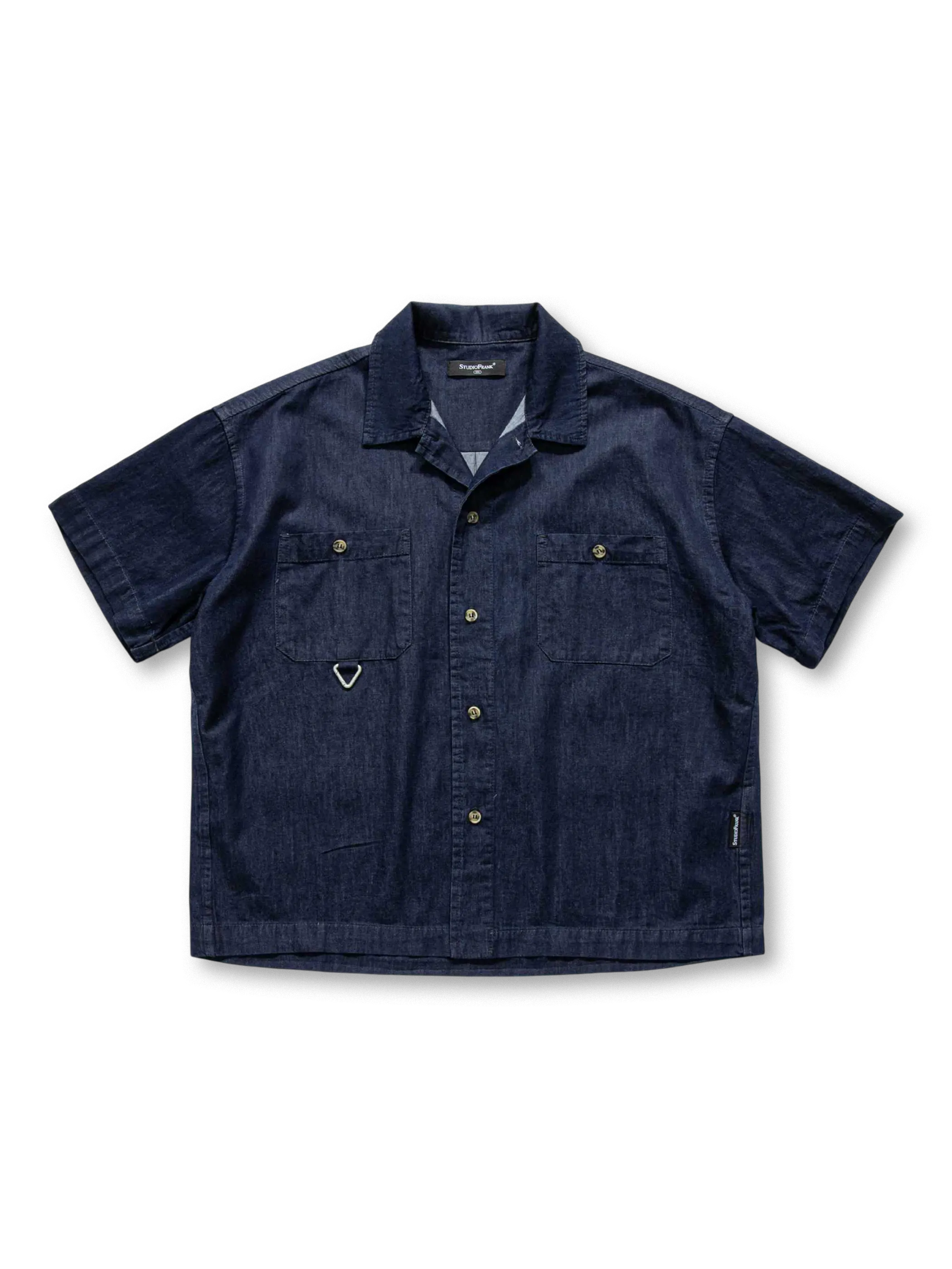 多機能ポケットとDリングが特徴のワークデニムショートスリーブシャツ