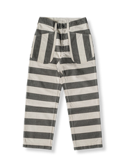 黒白ストライプの色織りモーターサイクルパンツ。