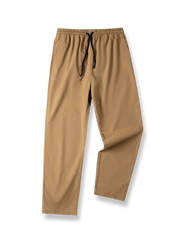 四方向ストレッチ素材でシワになりにくいストレートカジュアルパンツ