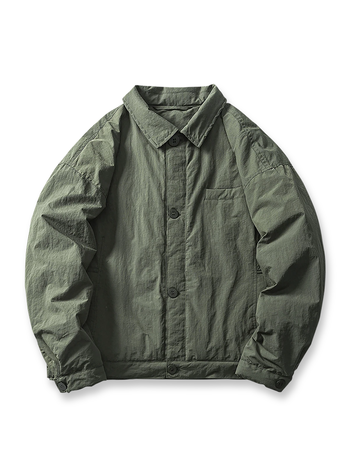 シワ感素材と開襟デザインの中綿ワークジャケット。隠しポケット付きで防風保温性に優れる。