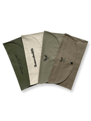 WWIIドイツ&アメリカ軍風デザインの100%キャンバス製手袋収納バッグ。カーキカラーのプリントと複数ポケットで実用性を高めたアイテム。