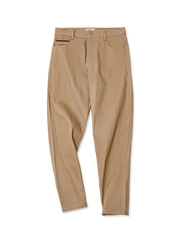 イエローストーン国立公園の砂岩色を再現した11.7ozセルビッジローデニム。エイジングが楽しめるストレートシルエットのワークスタイルデニムパンツ。