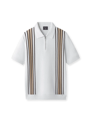 ジップフロントストライプニットポロの全身ビュー、ジップ開閉の衿とマルチストライプディテールを強調。