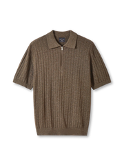 テンセルリネン混紡のジップネックが映えるポロシャツ