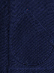 裏返すとバンダナ柄が現れる藍染はんてん、手作業で織られた刺し子織り生地の美しい陰影が特徴