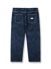 製品画像: 15オンスのヴィンテージウォッシュ加工が施されたセルビッジデニムパンツ、ムラ糸生地とセルビッジディテールが特徴的なストレートデニム
詳細画像: ヴィンテージ感を強調するムラ糸の風合いとセルビッジディテールのクローズアップ、15オンスの厚手生地を表現