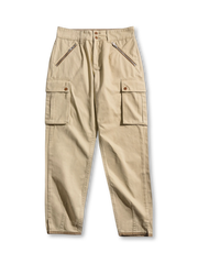 1940年代の山岳部隊デザインを再現したコットン製テーパードミリタリーパンツ