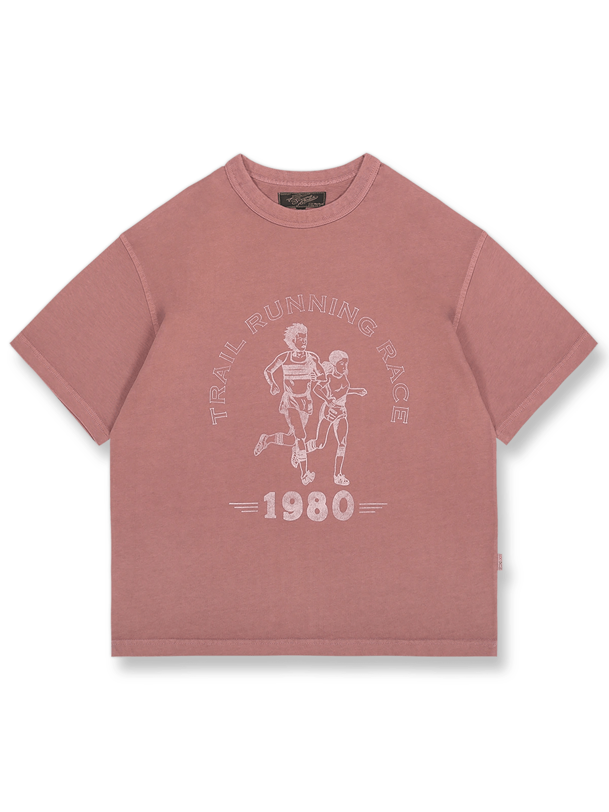 1980年代ランニングレースグラフィックとバティック染めの淡いピンク・ライトイエローが特徴のオーバーサイズTシャツ