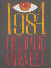 詳細画像: ジョージ・オーウェル『1984』記念Tシャツの詳細展示図