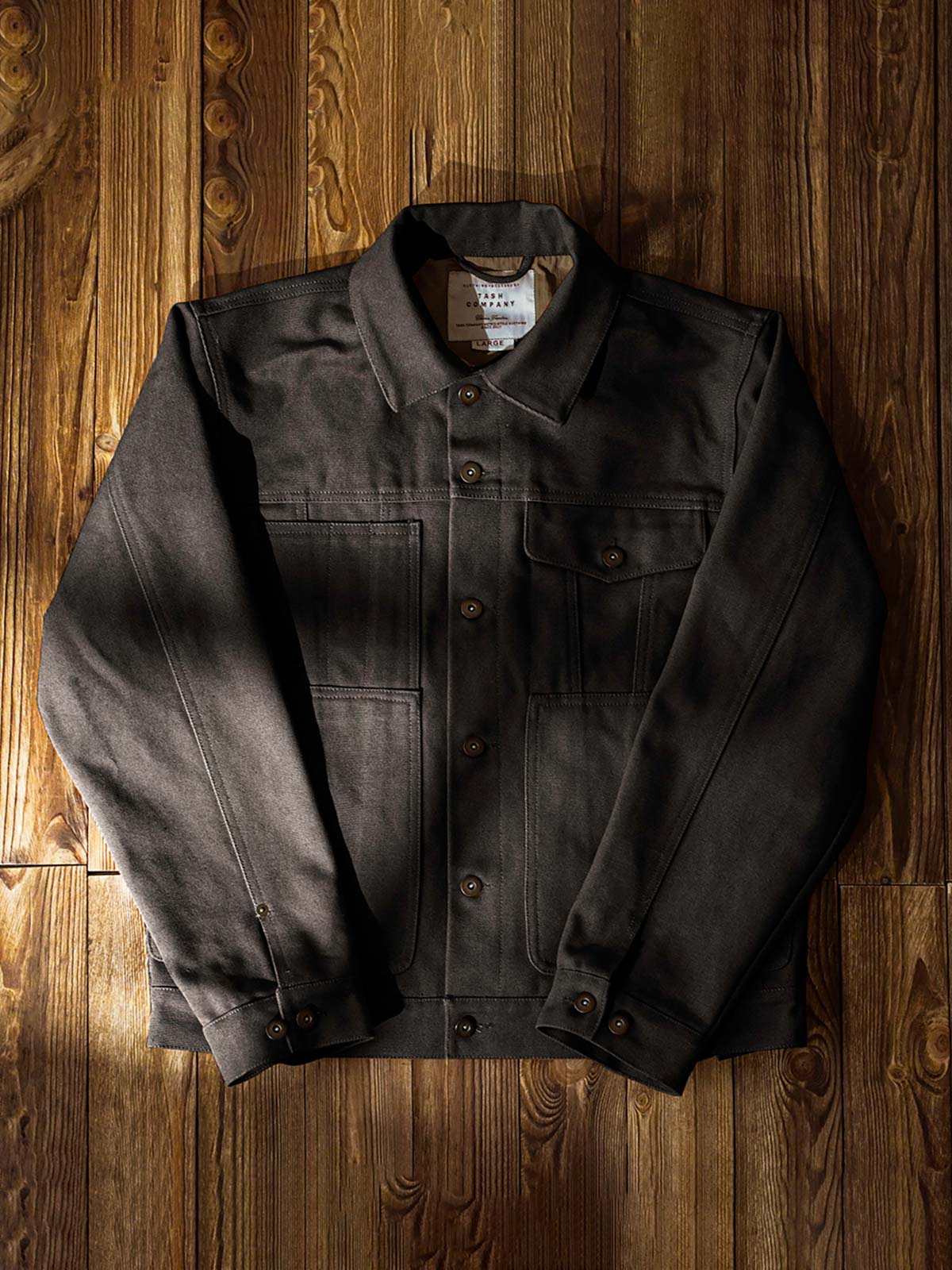 高密度21オンス帆布を使用した耐久性に優れるクラシッククルーザージャケット