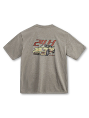 「24H」レーシングロゴとGarage56カーをバックプリントしたウォッシュドTシャツ
