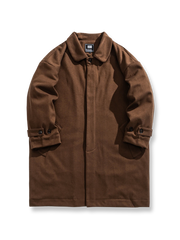 ヘリンボーン柄とキルティング加工が特徴の中綿ロングコート。ブラックとコーヒーブラウンの2色展開。