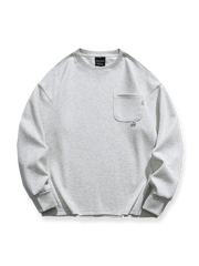 ルーズフィットのクルーネックプルオーバースウェット。シングルポケット付き、3色展開。コットン混紡素材使用。