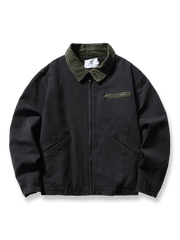 製品画像: 3色展開ハンティングカジュアルジャケットの正面図
詳細画像: コーデュロイ襟とジッパーポケットのディテール