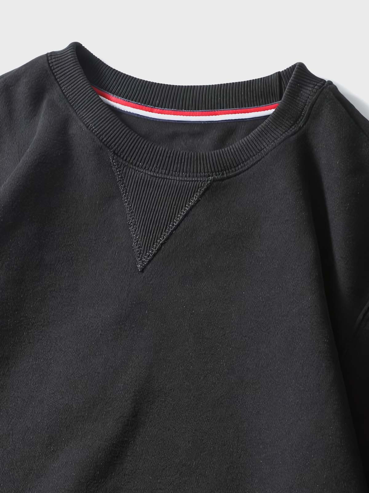 詳細画像: 滑らかな素材とリブディテール