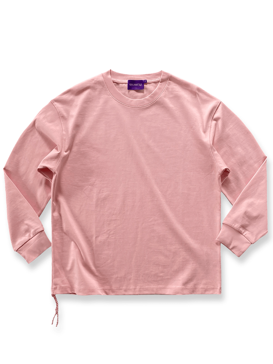 ピンク・ブラック・ベージュの３色展開、厚手コットンのヘビーウェイト長袖Tシャツ。ゆったりシルエットと背面ハンガーループを特徴とするアイテム。