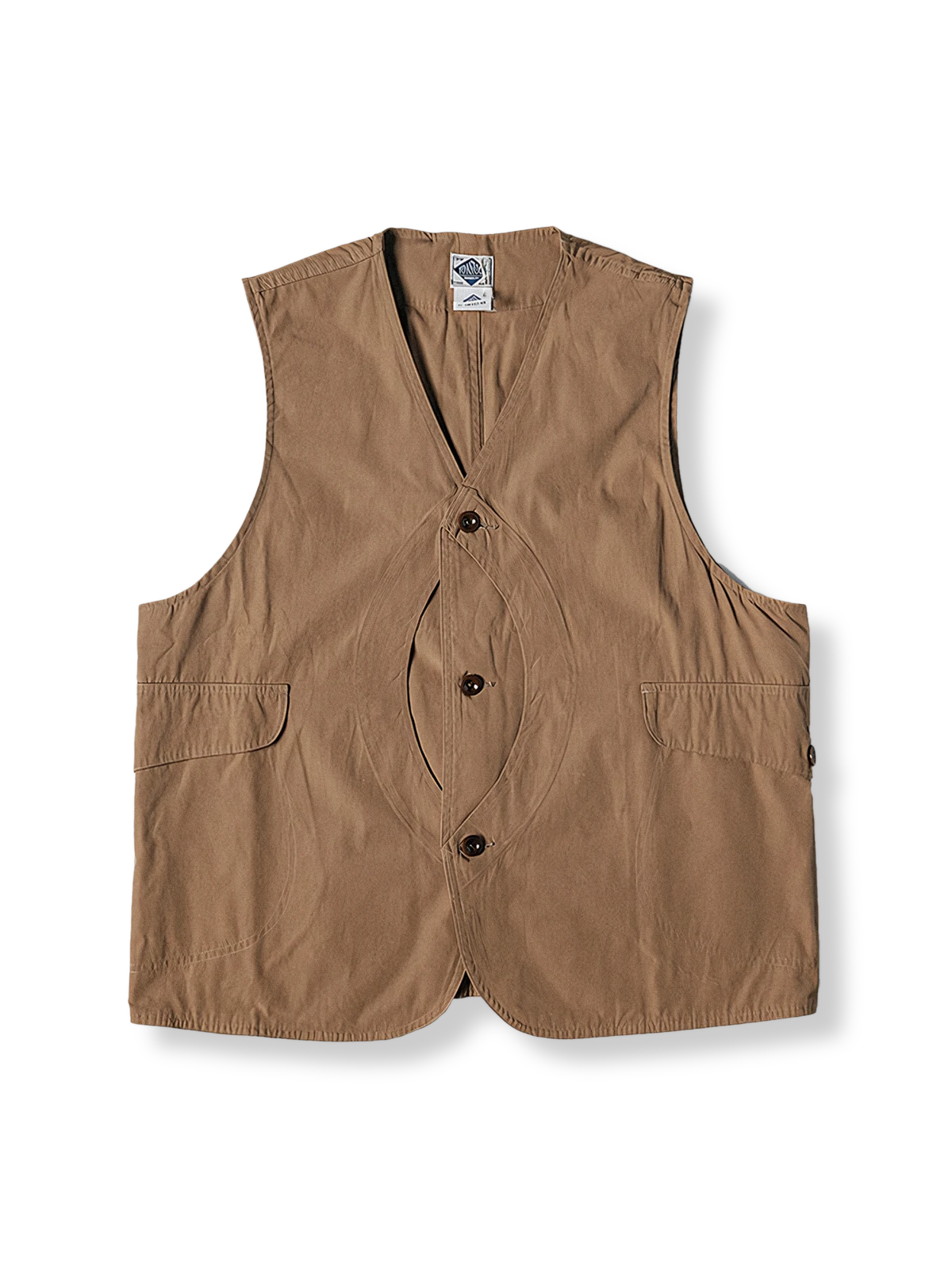 多数ポケットと防水素材を備えた3色展開のフィッシングベスト。