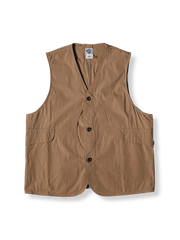 多数ポケットと防水素材を備えた3色展開のフィッシングベスト。