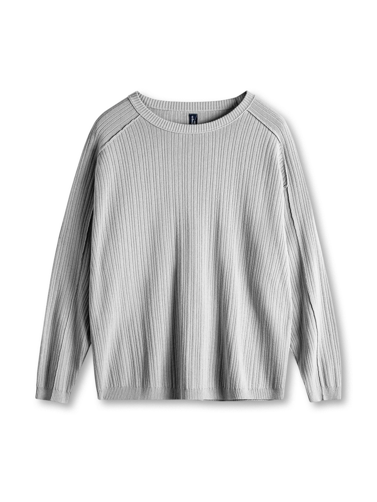 グレーのコットンリブニット、クルーネック、切替縫いの立体ラインとリブ袖口仕様