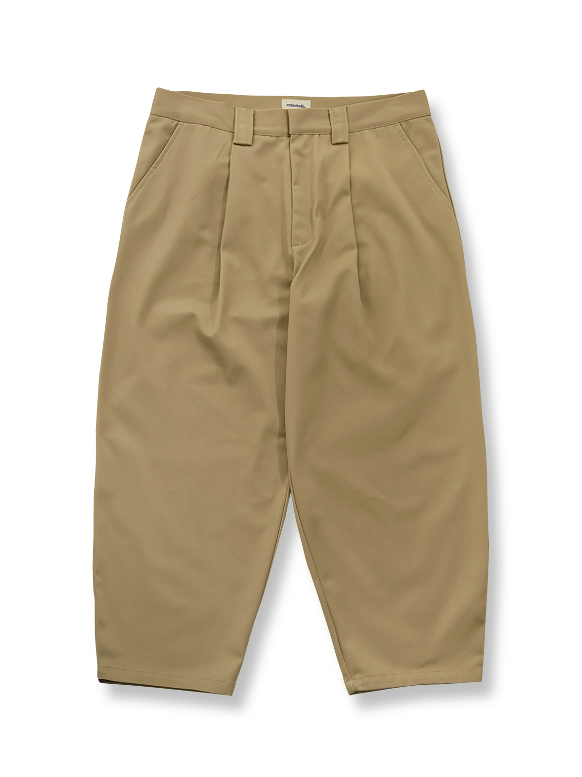 立体裁断とシングルプリーツで仕上げたストレートフィットパンツ