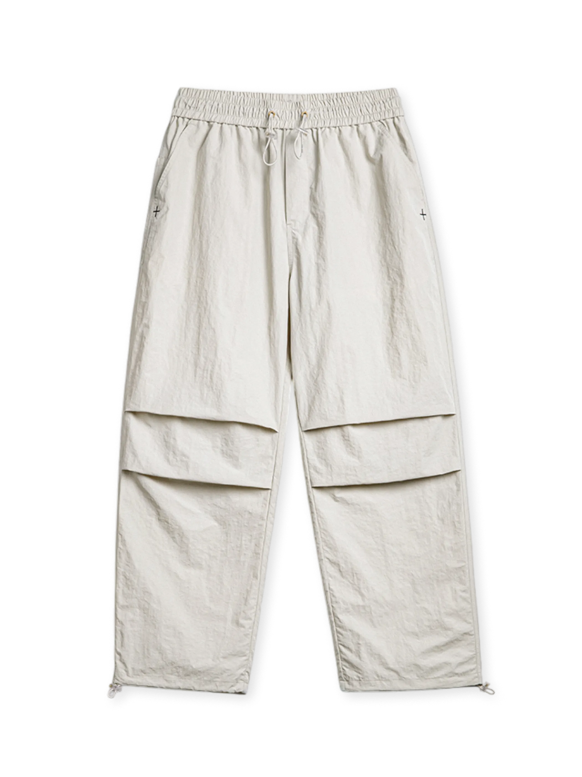 1940年代M51ミリタリーパンツをベースにした立体タックとドローコード付き裾が特徴のヴィンテージ加工ナイロンパンツ。
