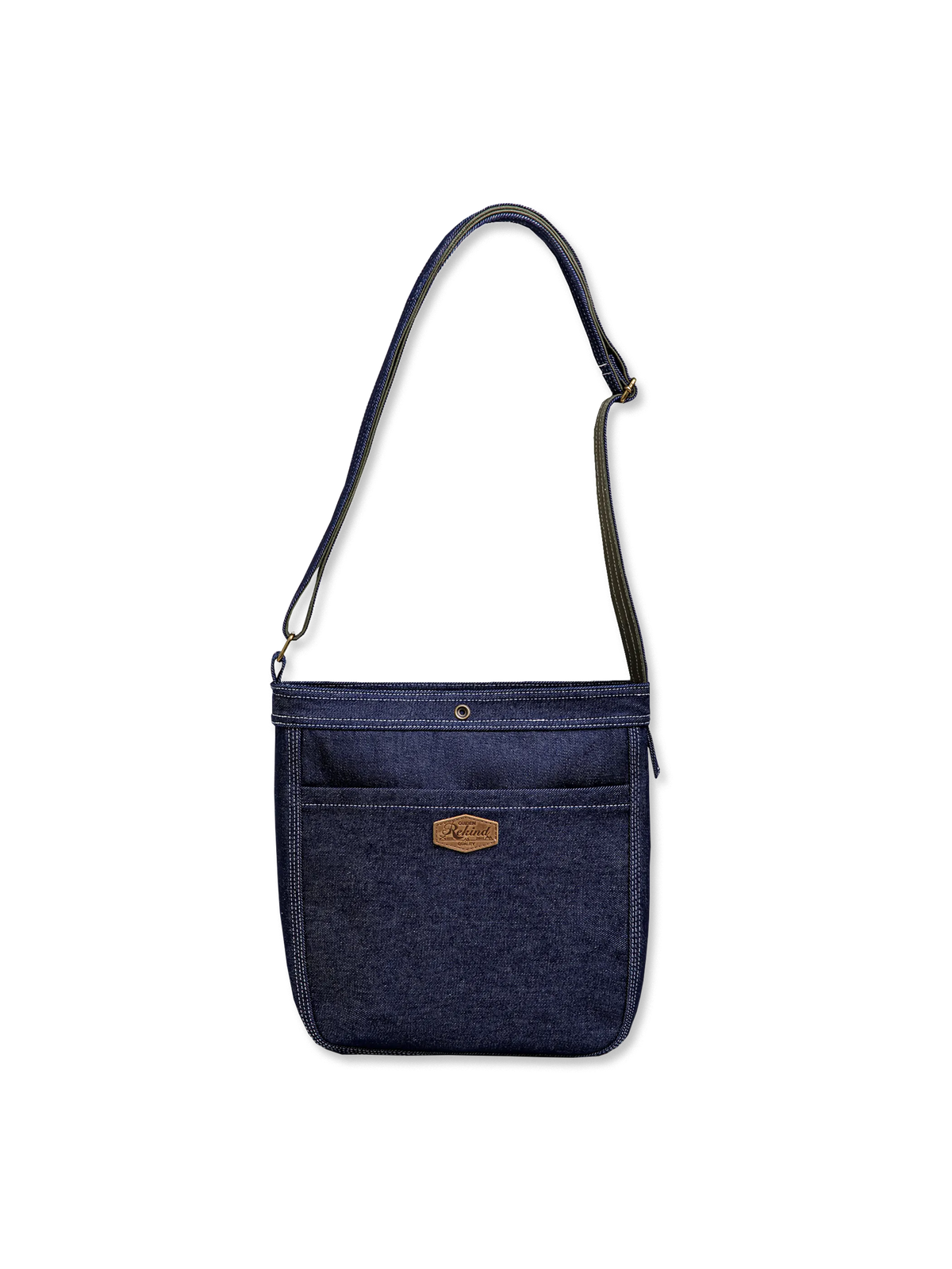 1940年代の郵便配達用バッグを再現した明るいインディゴデニムとステッチが特徴のヴィンテージ風デニムメッセンジャーバッグ。収納力と耐久性に優れたデザイン。